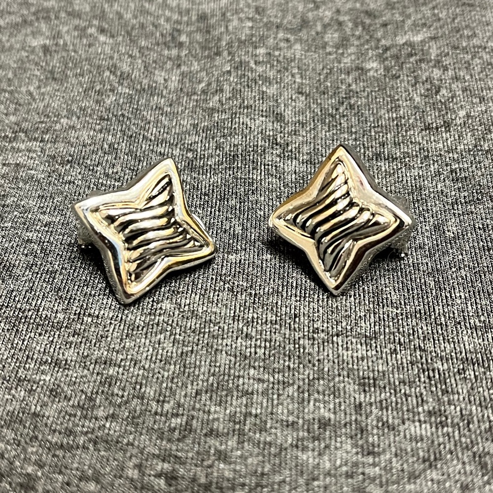 SILVERTONE Quatrefoil earrings/ear clips